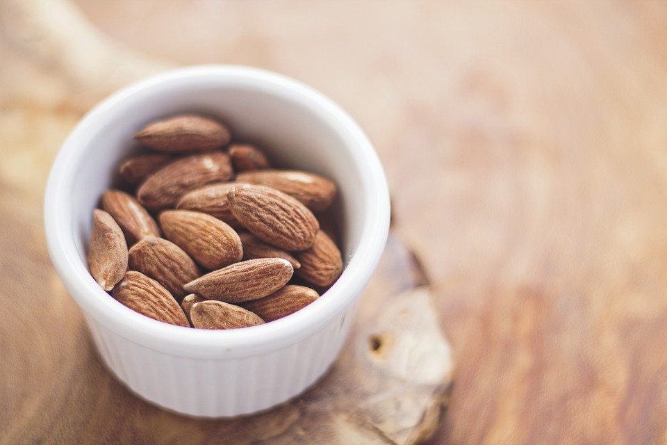 almonds-768699_960_720